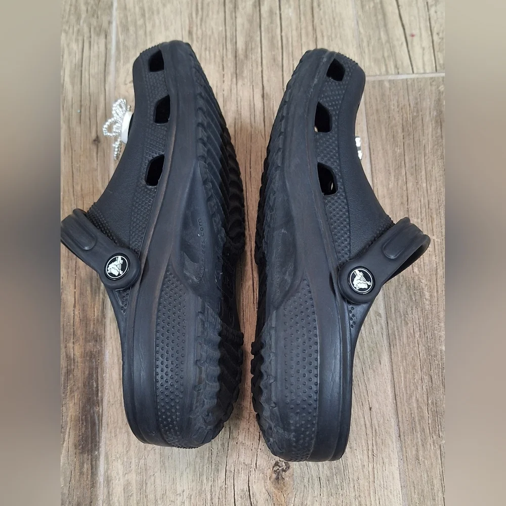 CROCS Kids/ Womens Black Shoes with Butterfly Accents Sz. J6/ M6/ W8